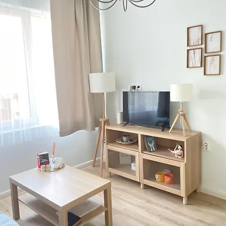 Apartment Nearby The Sea- Elegant Retreat In