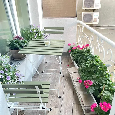 Nearby The Sea- Elegant Retreat In Apartment Varna