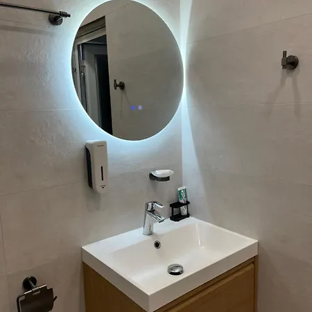 Apartment Nearby The Sea- Elegant Retreat In