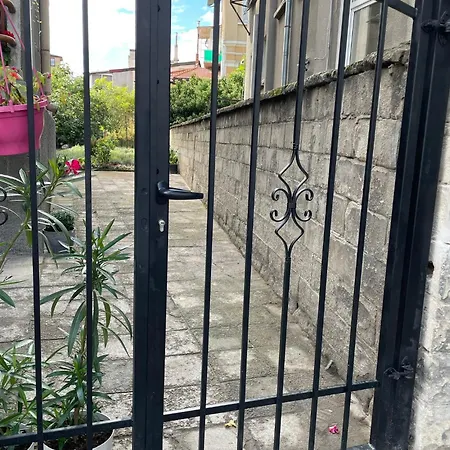 Nearby The Sea- Elegant Retreat In Apartment *