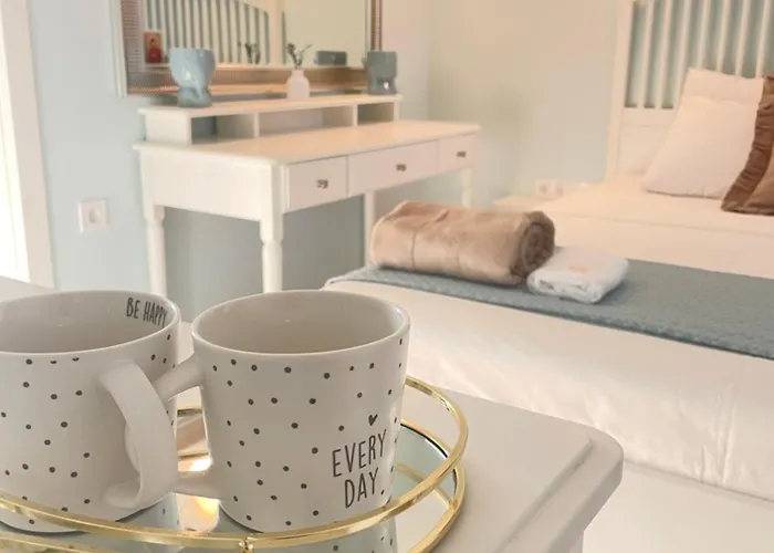 Nearby The Sea- Elegant Retreat In Apartment