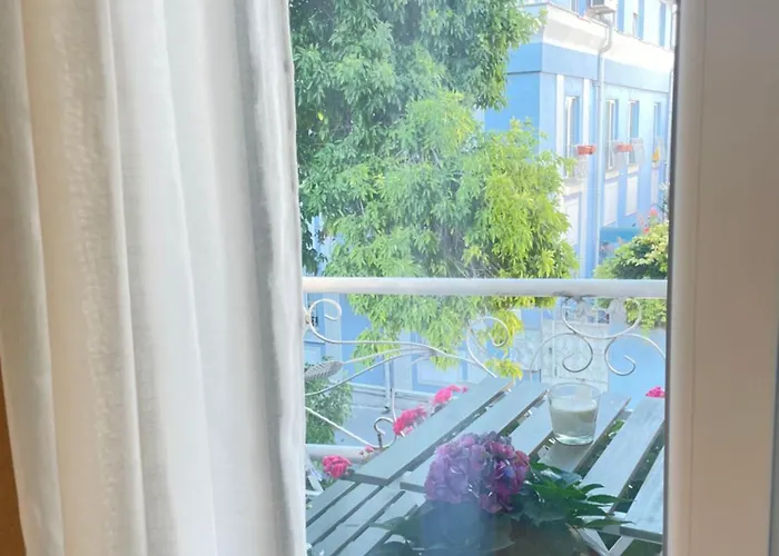 Apartment Nearby The Sea- Elegant Retreat In *