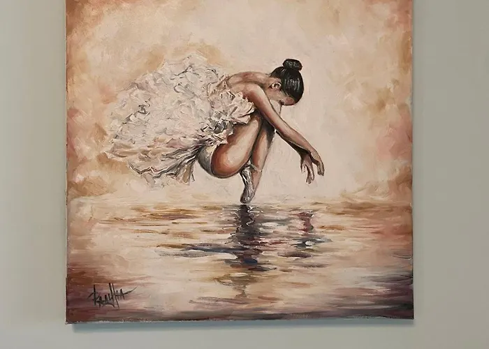 Nearby The Sea- Elegant Retreat In